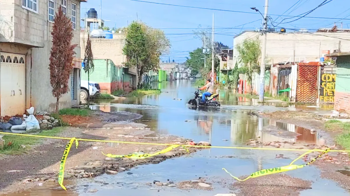 en chalco las calles están inundadas-1